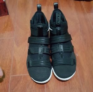 lebron soldier 11